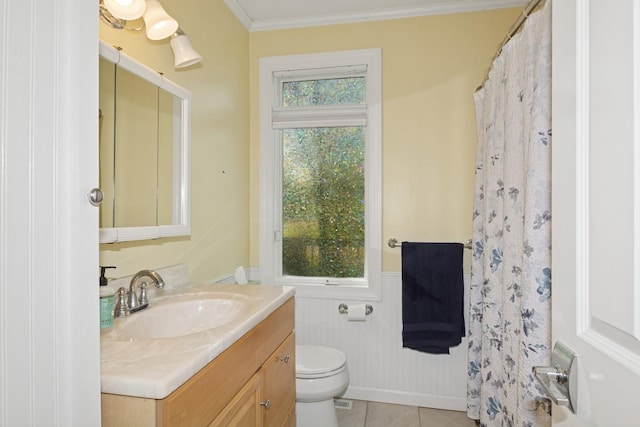 381 Ormsbee St, Big Lake, MN 55309 - full bath featuring vanity, toilet, wainscoting, crown molding, and tile patterned floors