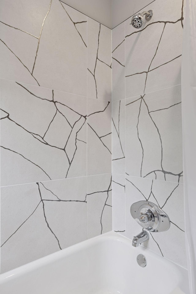1418 Payne Ave, Saint Paul, MN 55130 - full bathroom with shower / bath combo