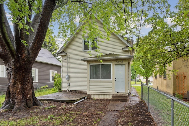 1418 Payne Ave, Saint Paul, MN 55130 - rear view of house featuring entry steps