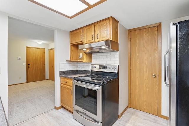 6251 Magda Dr Unit B, Maple Grove, MN 55369 - kitchen featuring appliances with stainless steel finishes, under cabinet range hood, dark countertops, light wood-style floors, and backsplash