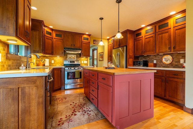 N12011 County Road Ss, Otter Creek Twp, WI 54772 - kitchen with stainless steel appliances, under cabinet range hood, a sink, light wood finished floors, and recessed lighting