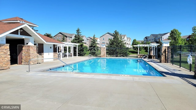 9695 Independence Cir Unit 4, Chanhassen, MN 55317 - community pool with a residential view, a patio, and a pergola