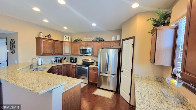 9695 Independence Cir Unit 4, Chanhassen, MN 55317 - kitchen featuring stainless steel appliances, a sink, a peninsula, dark wood-style floors, and recessed lighting