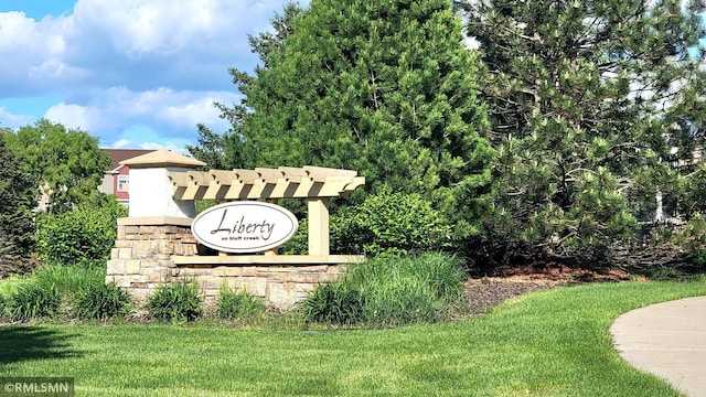 9695 Independence Cir Unit 4, Chanhassen, MN 55317 - community sign with a lawn