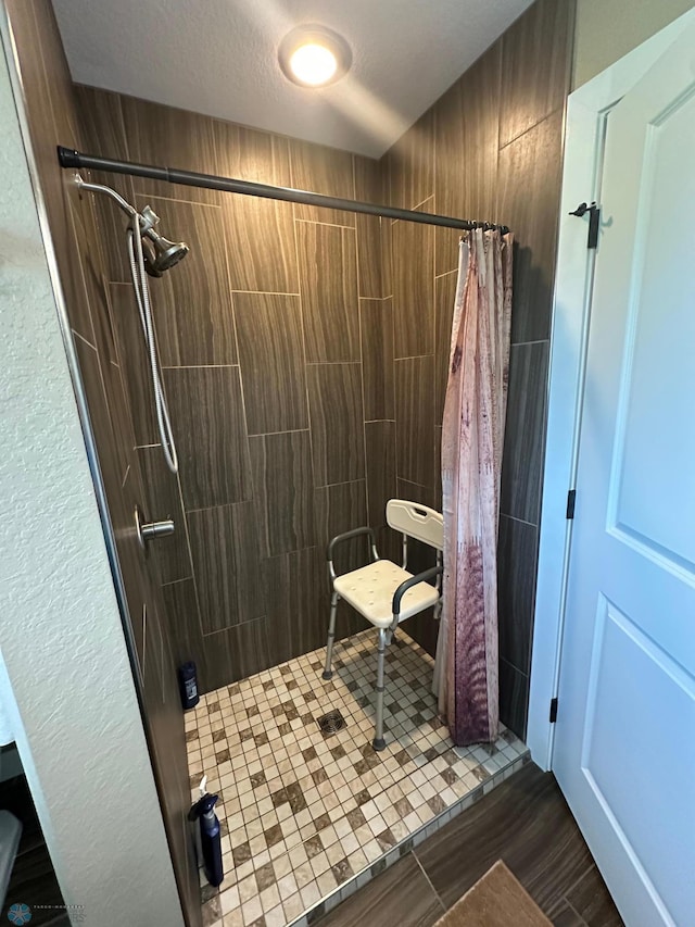 879 Longview Dr, Detroit Lakes, MN 56501 - bathroom with tiled shower and wood finished floors