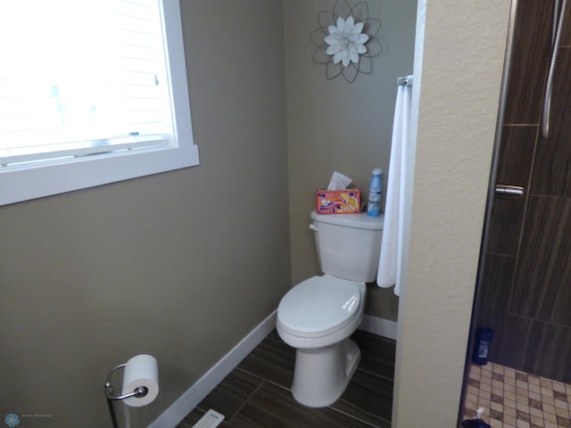 879 Longview Dr, Detroit Lakes, MN 56501 - full bathroom featuring toilet, tiled shower, and baseboards