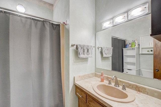 1970 Saint Croix Trl N, West Lakeland Twp, MN 55082 - full bath featuring toilet, vanity, and a shower with shower curtain