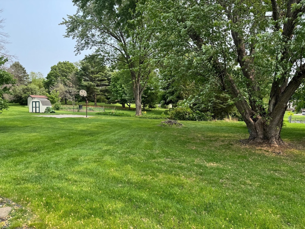 155 Outer Dr, Le Sueur, MN 56058 - view of green lawn