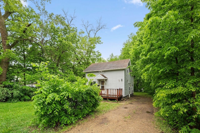 318 Austin Ave, Litchfield, MN 55355 - view of yard with a deck and dirt driveway