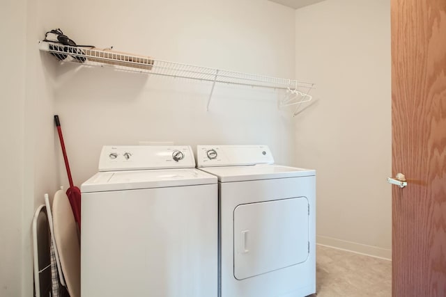 4824 53rd St Unit 410, Minneapolis, MN 55417 - laundry room featuring washing machine and clothes dryer and baseboards