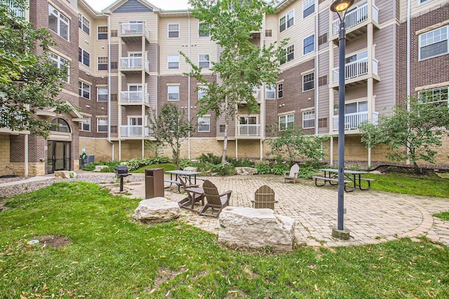 4824 53rd St Unit 410, Minneapolis, MN 55417 - view of home's community featuring a yard