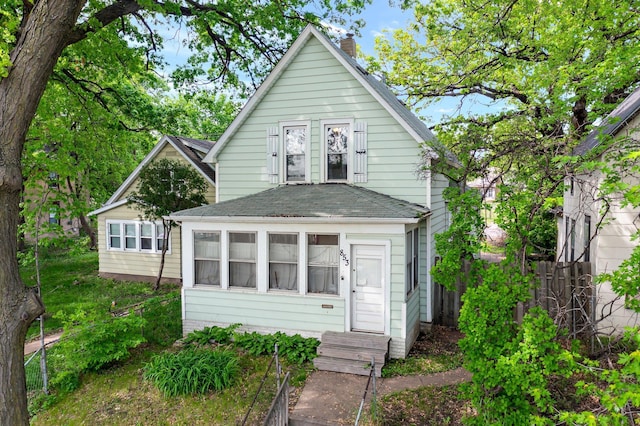 853 York Ave, Saint Paul, MN 55106 - view of front of house featuring a shingled roof, a chimney, and entry steps