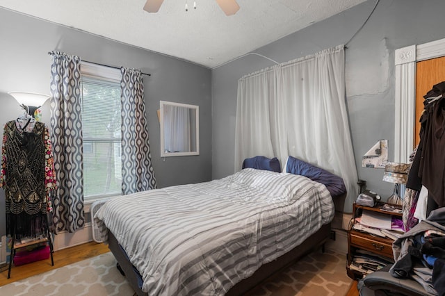 853 York Ave, Saint Paul, MN 55106 - bedroom featuring wood finished floors, a ceiling fan, and a textured ceiling