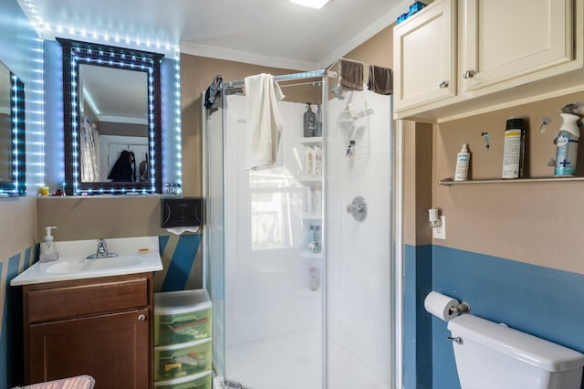 853 York Ave, Saint Paul, MN 55106 - bathroom with a shower stall, vanity, and toilet