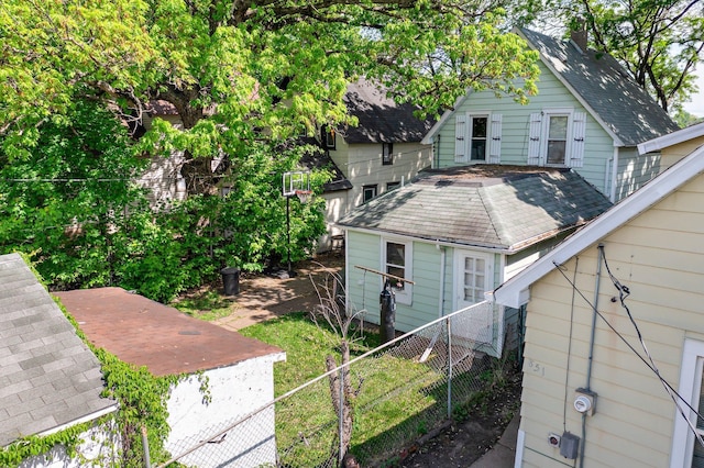 853 York Ave, Saint Paul, MN 55106 - rear view of property featuring roof with shingles