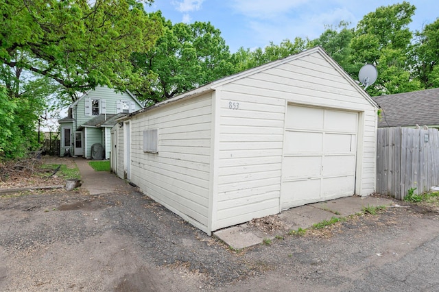 853 York Ave, Saint Paul, MN 55106 - view of detached garage