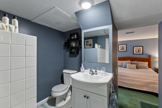 2196 Waukon Ave, Saint Paul, MN 55119 - ensuite bathroom featuring vanity, a textured ceiling, toilet, and baseboards