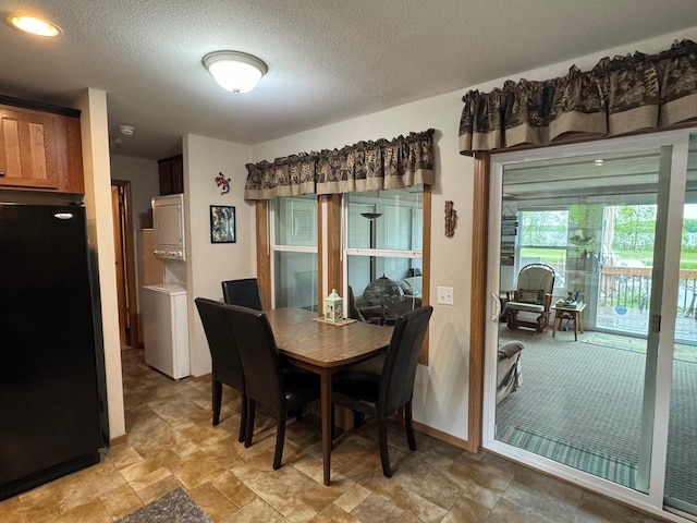 39872 Moose Ln, Wahkon, MN 56386 - dining room featuring stacked washer / drying machine and a textured ceiling
