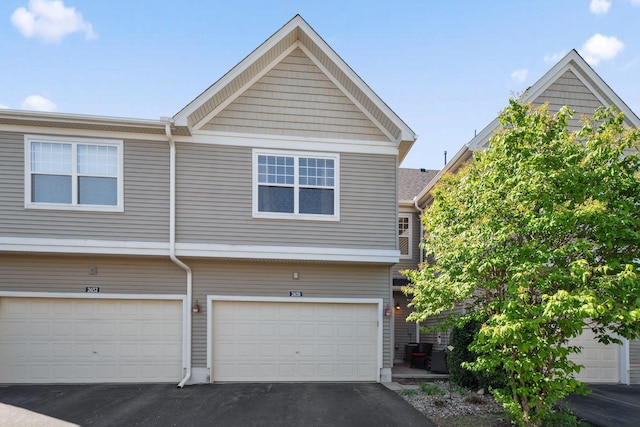 2658 133rd St W, Rosemount, MN 55068 - multi unit property with driveway and a garage