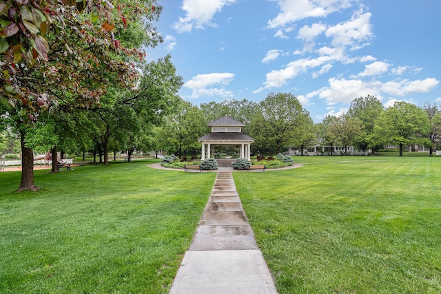 7275 Manning Ave N, Stillwater, MN 55082 - view of property's community featuring a gazebo and a lawn