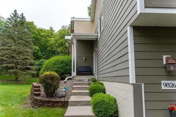 9826 Brighton Ln, Eden Prairie, MN 55347 - property entrance