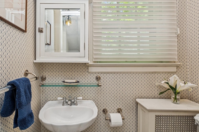 5319 Upton Ave S, Minneapolis, MN 55410 - half bath with a sink