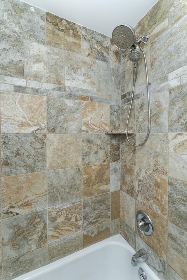 1000 17th St SW, Austin, MN 55912 - bathroom with washtub / shower combination
