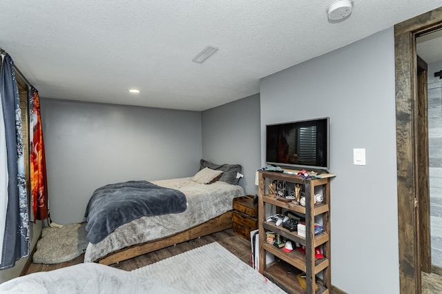 1000 17th St SW, Austin, MN 55912 - bedroom with wood finished floors, recessed lighting, and a textured ceiling