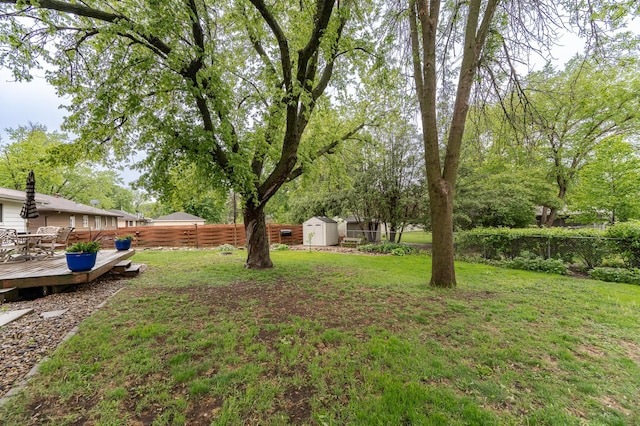 1000 17th St SW, Austin, MN 55912 - view of yard featuring a wooden deck