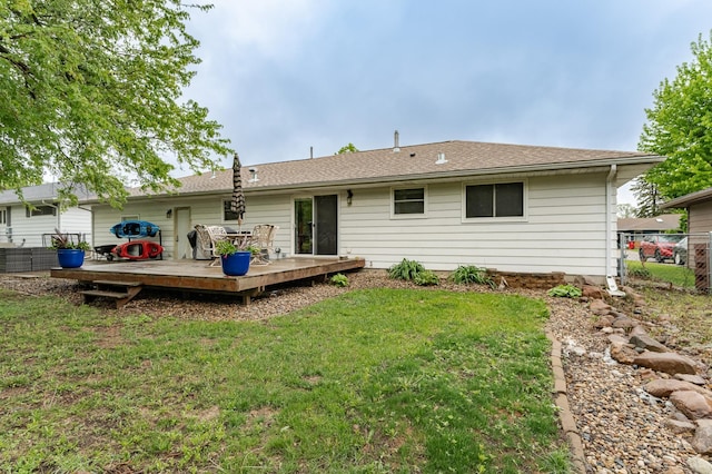 1000 17th St SW, Austin, MN 55912 - back of property with a wooden deck