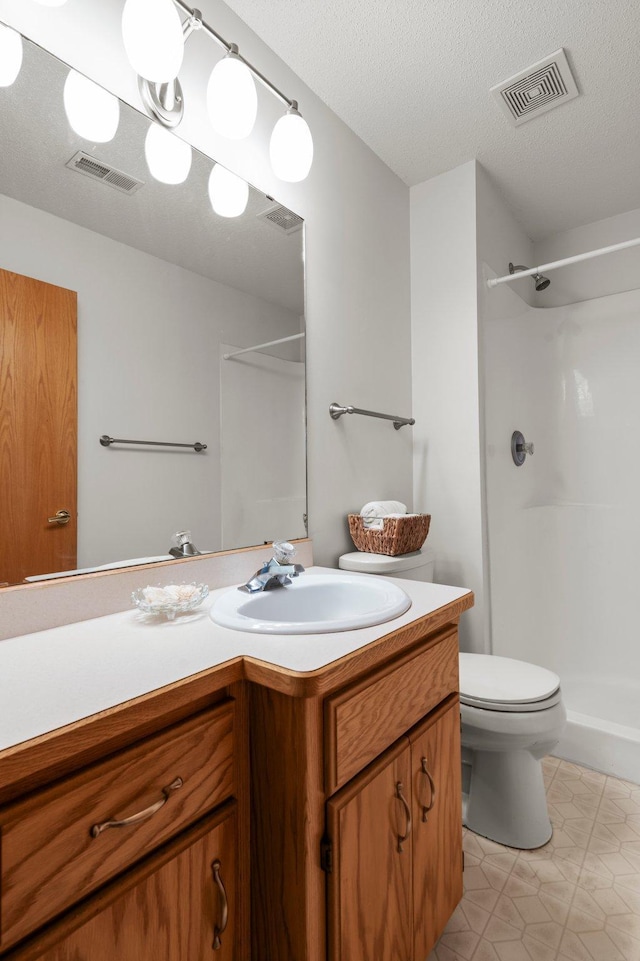 1022 17th Ave SE, Forest Lake, MN 55025 - full bath featuring vanity, a shower, toilet, and a textured ceiling