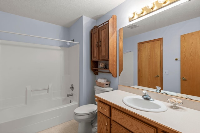 1022 17th Ave SE, Forest Lake, MN 55025 - full bath featuring toilet, vanity, shower / bath combination, and a textured ceiling