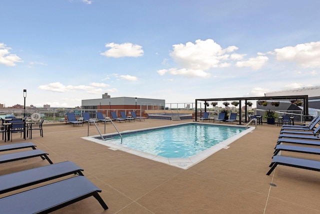 215 10th Ave S Unit 312, Minneapolis, MN 55415 - community pool with a hot tub and a patio