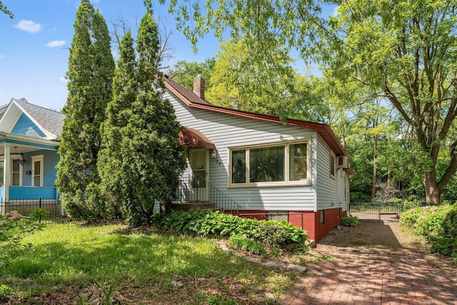 39 Magnolia Ave E, Saint Paul, MN 55117 - view of front of home featuring a chimney