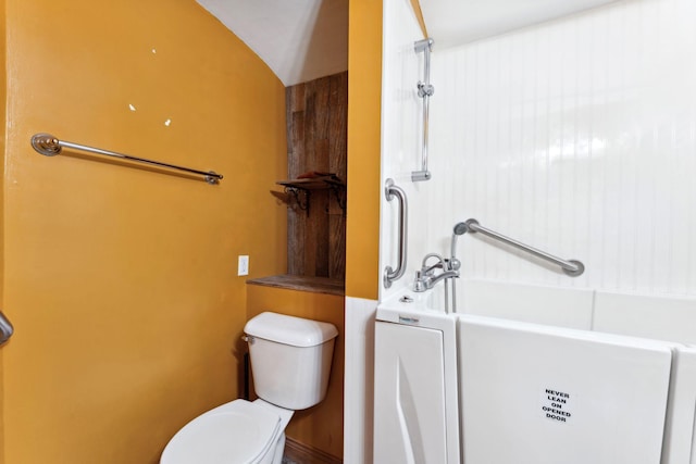 39 Magnolia Ave E, Saint Paul, MN 55117 - full bathroom with toilet