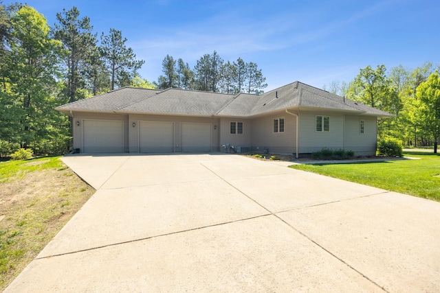 14450 Blackberry Ct, Baxter, MN 56425 - single story home featuring an attached garage, driveway, and a front lawn
