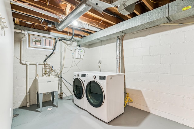 5640 13th Ave S, Minneapolis, MN 55417 - washroom with washer and clothes dryer