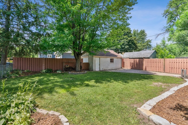 5640 13th Ave S, Minneapolis, MN 55417 - fenced backyard with a patio
