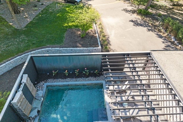 18101 Woolman Dr, Minnetonka, MN 55345 - view of pool