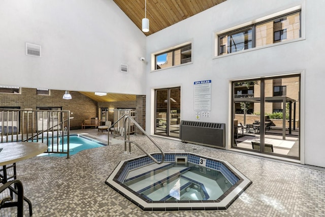 20 2nd St NE Unit P1008, Minneapolis, MN 55413 - indoor pool featuring a hot tub