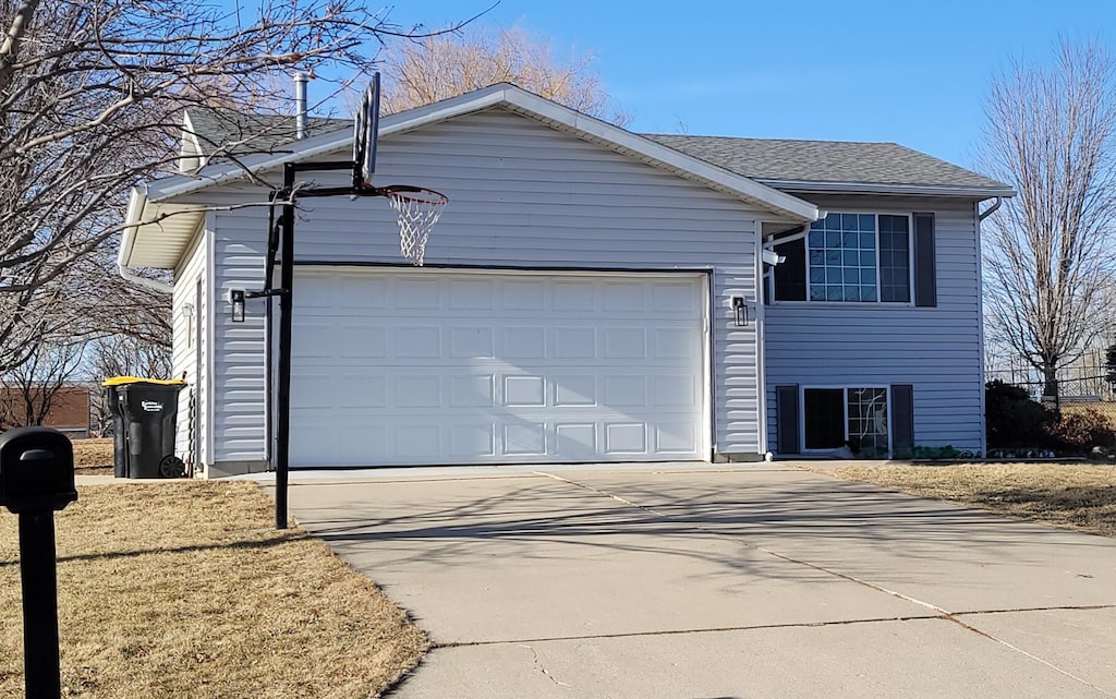 218 10th Ave NW, Byron, MN 55920 - view of front facade featuring concrete driveway and a garage