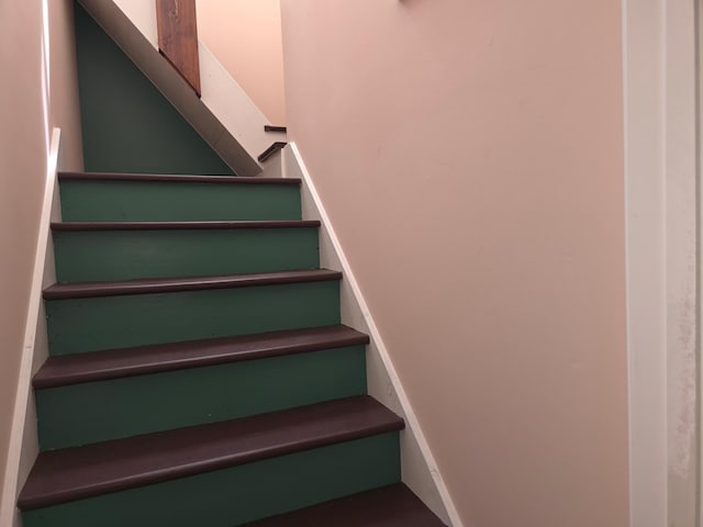 19334 105th Ave, Hayland Twp, MN 56353 - view of staircase
