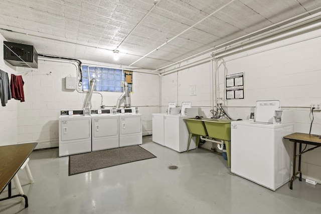 1912 Dupont Ave S Unit 302, Minneapolis, MN 55403 - community laundry featuring washer and dryer and concrete block wall