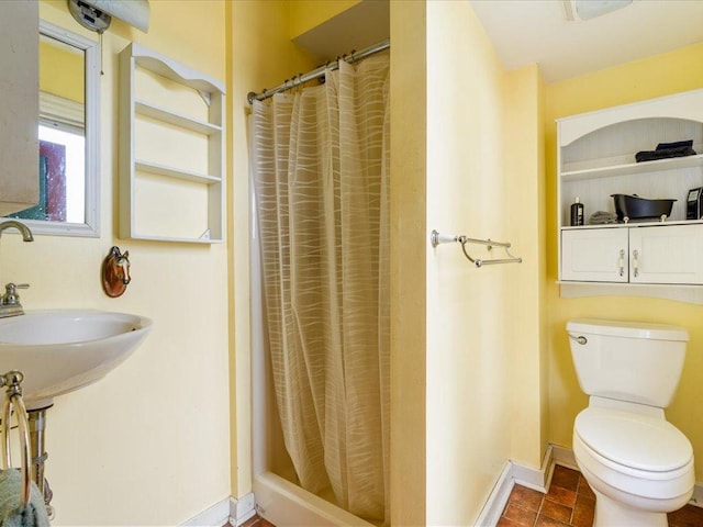 114 Washburn Ave W, Backus, MN 56435 - bathroom featuring toilet, baseboards, and a shower with curtain
