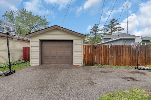 148 21st Ave N, Saint Cloud, MN 56303 - detached garage featuring asphalt driveway