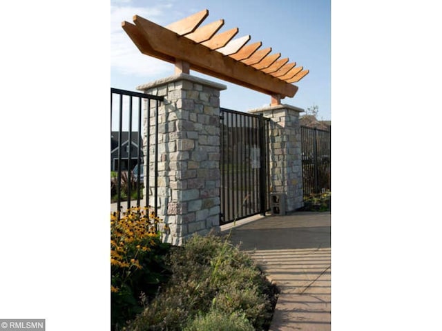 5010 Sandpebble Ln, Woodbury, MN 55129 - view of gate