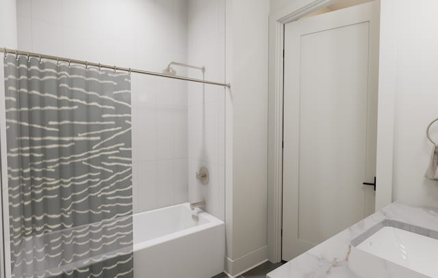 2815 44th St Unit 15, Minneapolis, MN 55410 - full bathroom featuring shower / tub combo and vanity