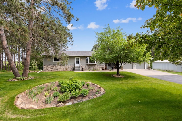 4765 344th Ln NW, Cambridge, MN 55008 - view of front of home featuring a front yard, a garage, driveway, and entry steps