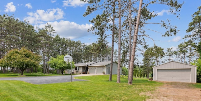 4765 344th Ln NW, Cambridge, MN 55008 - view of front of property featuring a front yard and a detached garage