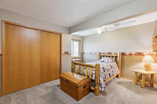 4765 344th Ln NW, Cambridge, MN 55008 - carpeted bedroom featuring a closet, a textured ceiling, and ceiling fan